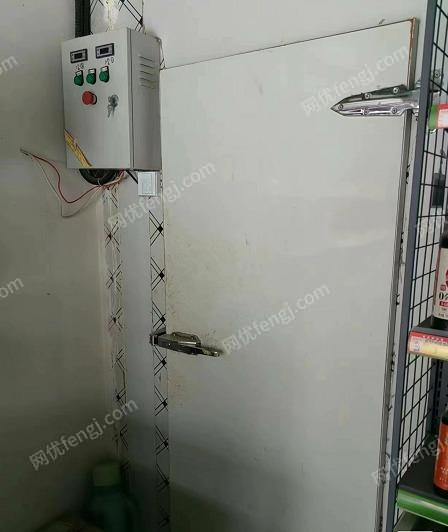 出售闲置冷库，5米X1.5米的铝排制冷(可冷冻冷藏)，4匹的制冷机