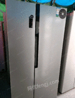 湖南长沙九成新容声双门冰箱出售、只用的三个月