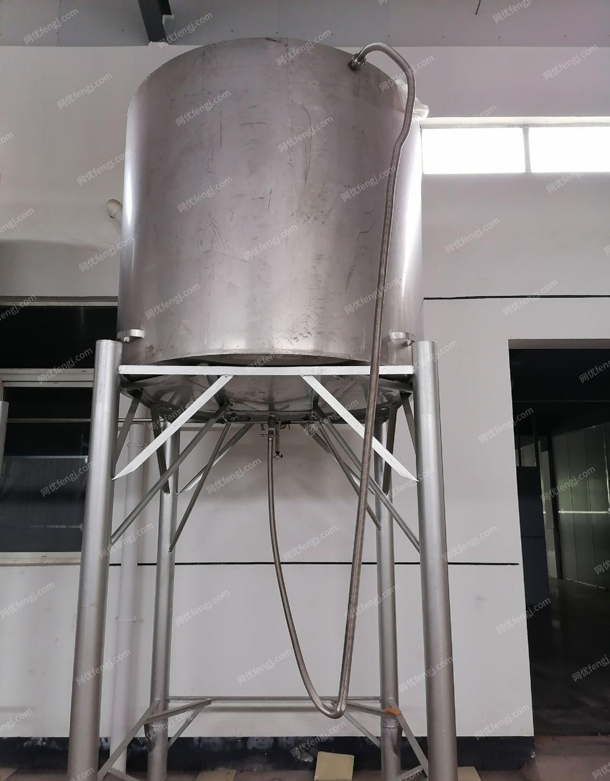 安徽安庆酒厂设备转让，30吨储酒罐8个，2吨高位罐2个，20吨储酒罐1个，水处理机和纯水罐