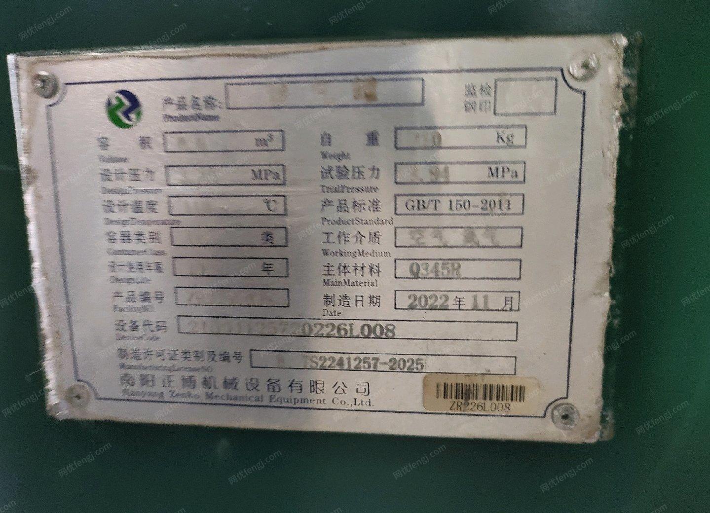 四川广元出售半自动吹瓶机，烘箱，可以吹2l，3l，15kw空压机，（高压），0.6立方的高压储气罐，高压管，自动排水系统