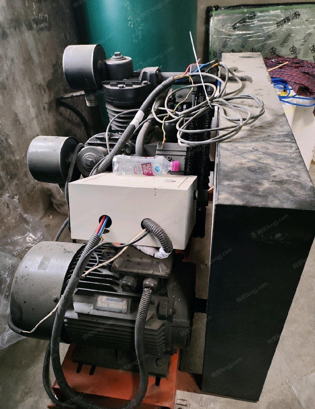 四川广元出售半自动吹瓶机，烘箱，可以吹2l，3l，15kw空压机，（高压），0.6立方的高压储气罐，高压管，自动排水系统