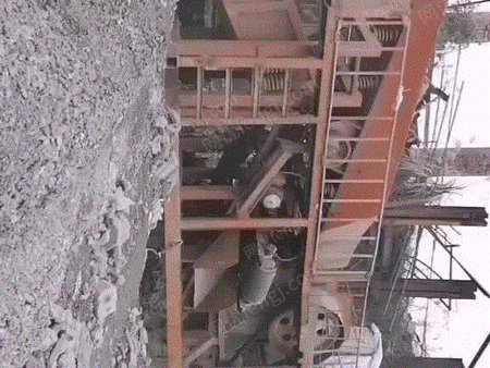 石粉加工厂处理200-300吨/天移动破碎机（详见图）