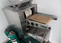 新疆喀什食品厂设备出售。双烤架旋转炉 双烤架发酵箱 注浆机 350包装机等