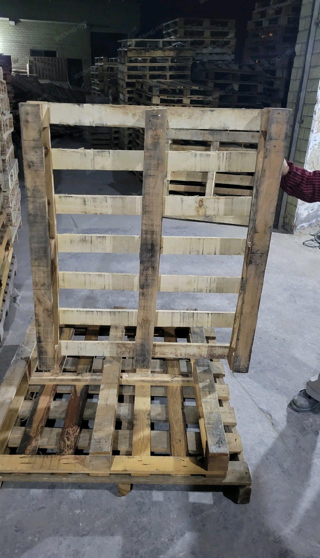 重庆江北区出售木托盘塑料托盘包装箱叉车