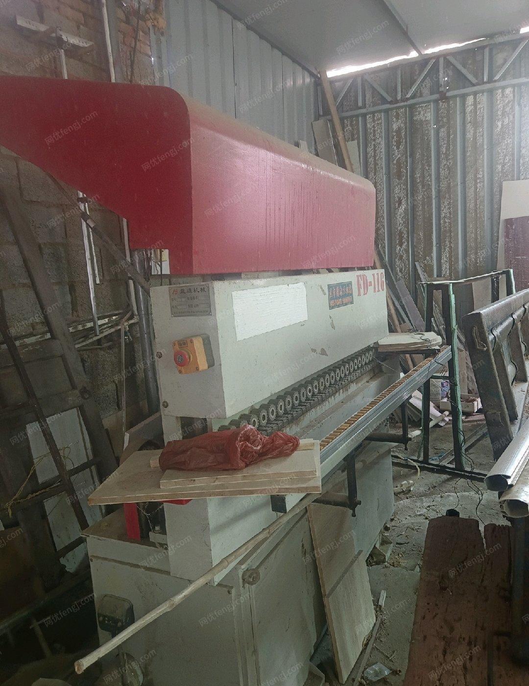 江苏连云港家具厂转行，出售推台锯、半自动封边机、三相电空压机及其它木工工具。