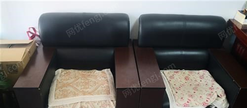 辽宁朝阳单位淘汰一批办公沙发出售，有需要的联系