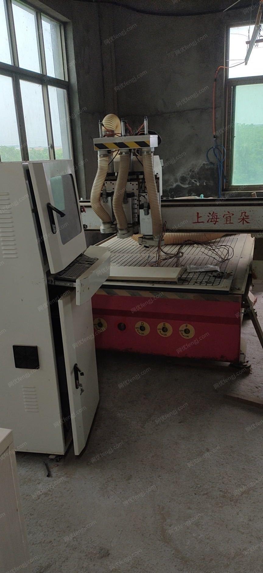 江西南昌三工序雕刻机出售，带真空吸附平台，带控制电脑