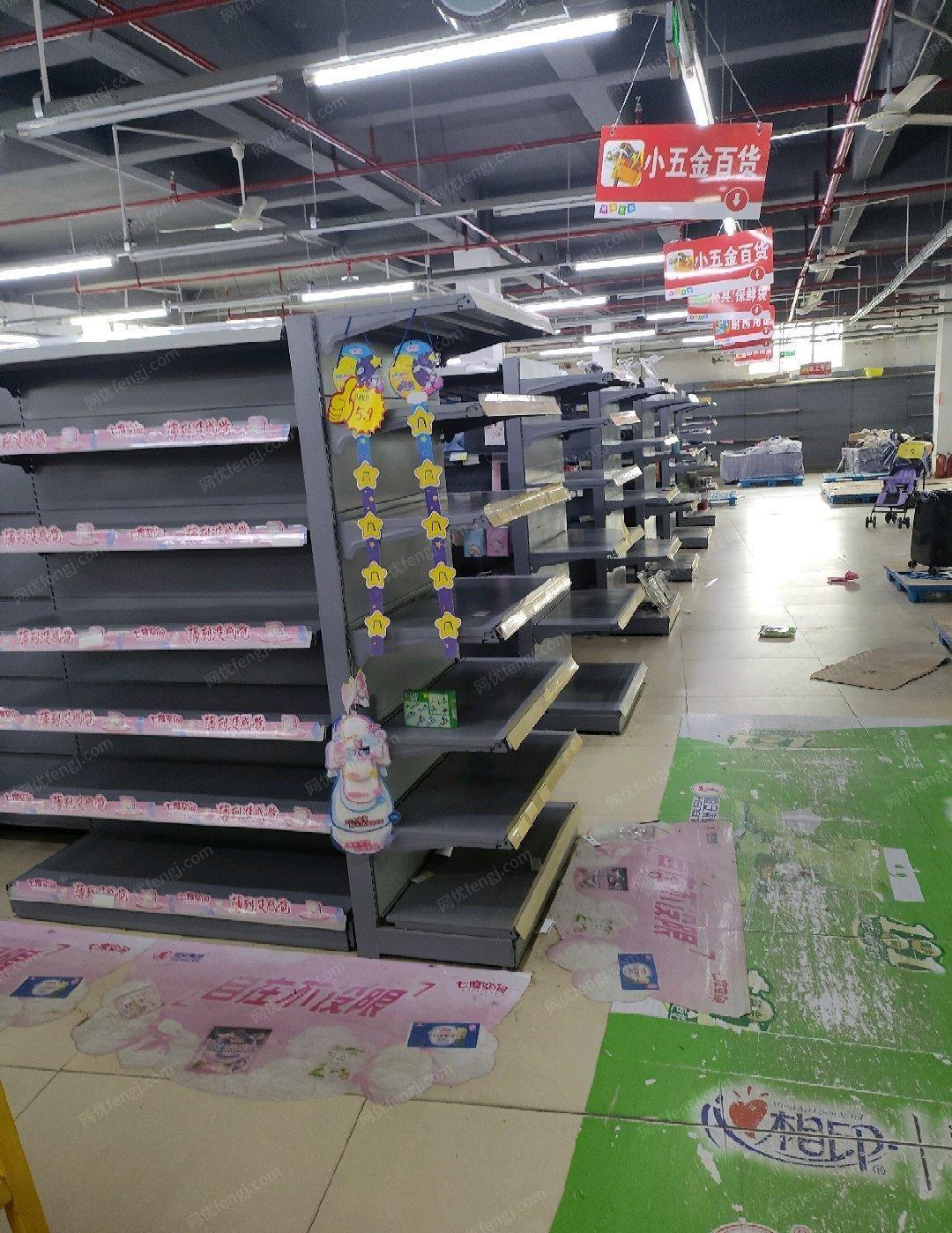 广西桂林超市闭店，大量货架，堆头出售！