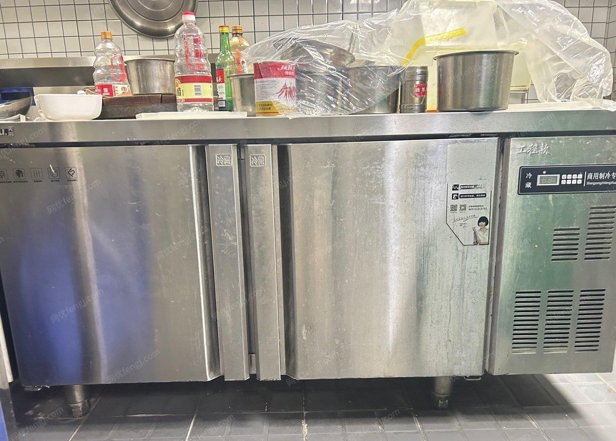 本店位于天元四季城，有一套厨房设备转让出售（急转）八成新！