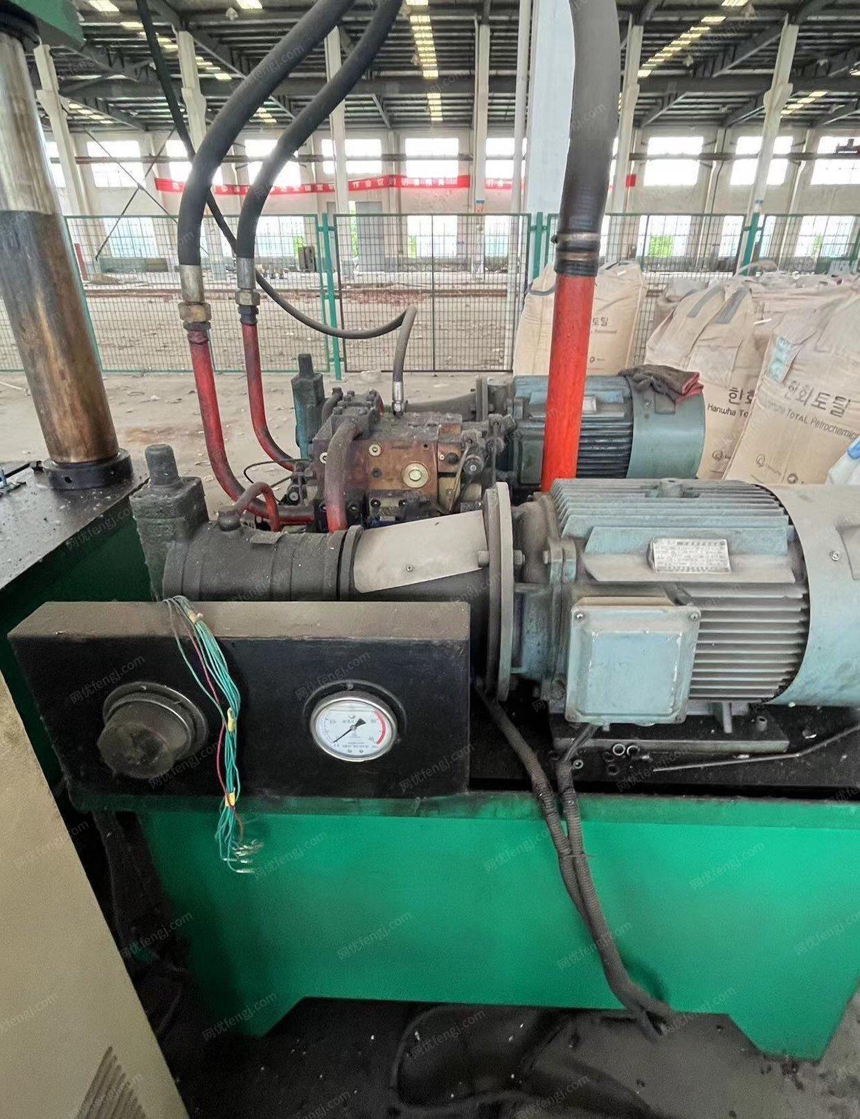 江苏盐城四柱液压机，500T一台，315T三台，打包出售。