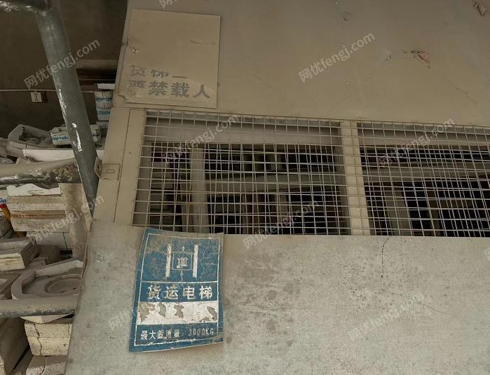 出售闲置液压升降机货运电梯  工作范围：26米