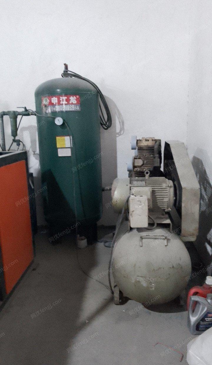 河南郑州厂子不做了，出售转让两台九成新洗衣液吹瓶机带十几套模具