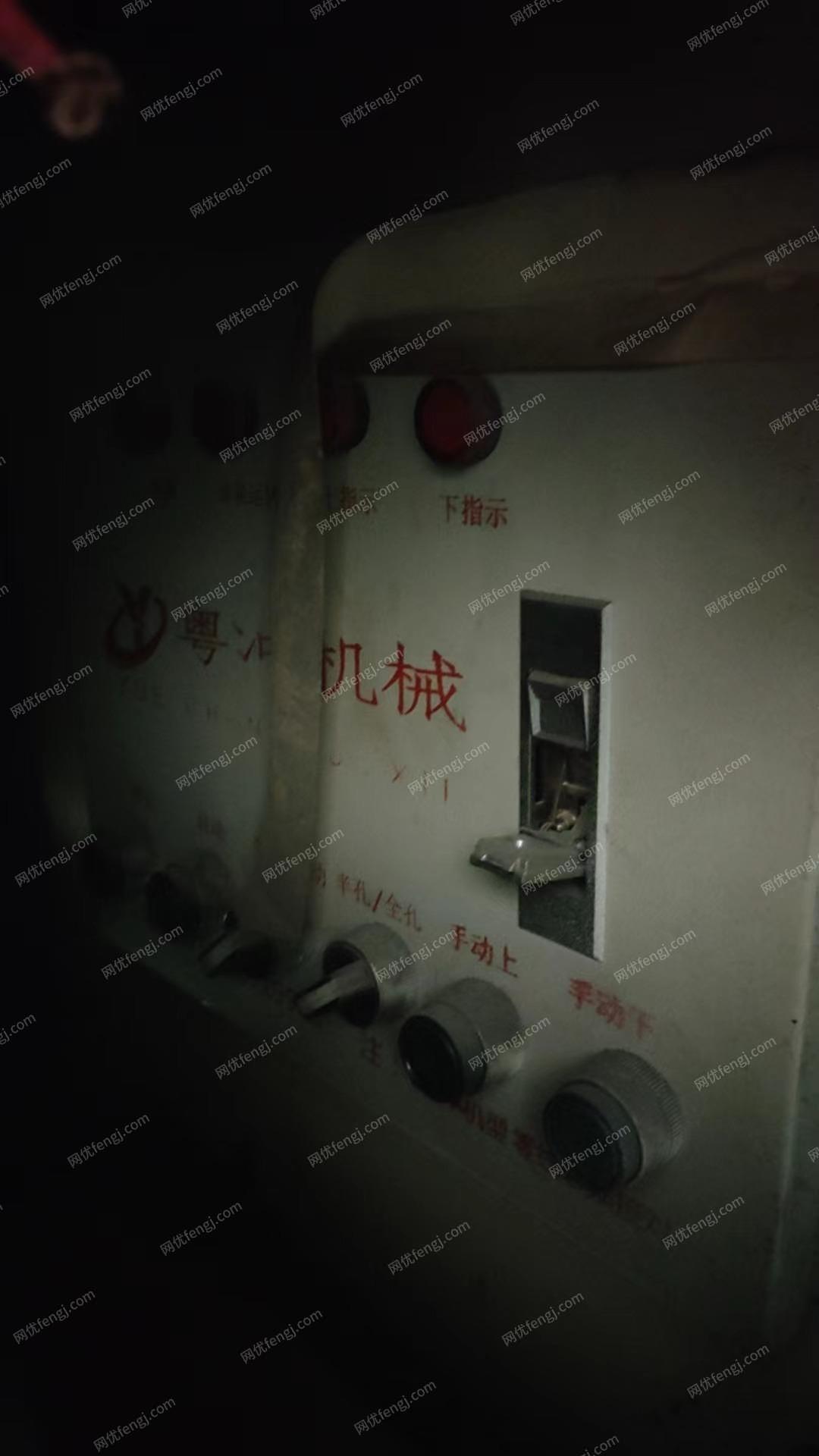 不锈钢厂处理佛山双杠冲孔机，275水切割机各1台，设备在重庆市大渡口区，看货议价，有图片