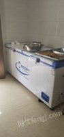 福建厦门厨房设备低价处理，展示柜两个，油烟机净化器一台，冰柜1台灶台