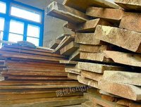 出售一批闲置板材，红松白松柞木，厚2-6厘米，宽20-40厘米，长3-5米
