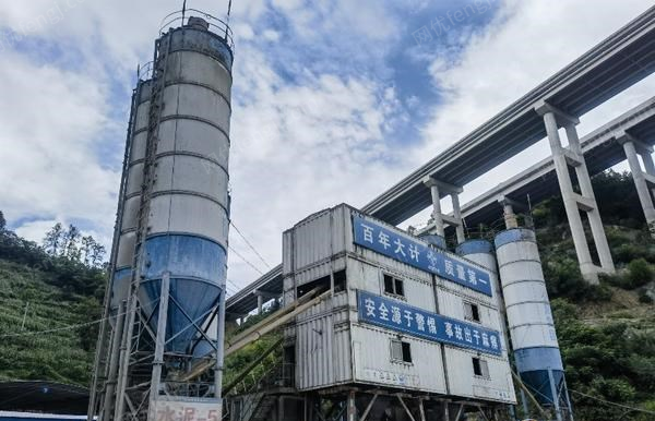 广东深圳工地结束，低价出售十个100吨水泥罐