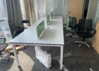 湖北武汉9成新1.2米办公桌转让，8组6人位，48套工位桌椅，电脑桌椅