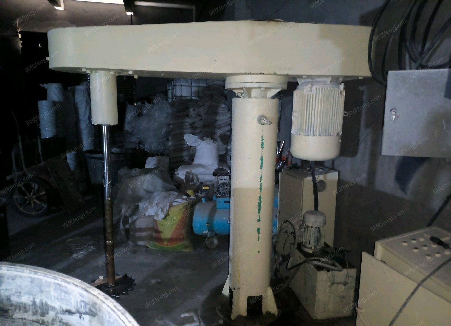 湖南长沙转让分散机卧式砂磨机，带2500升不锈钢罐，单次多可生产水性涂料3吨