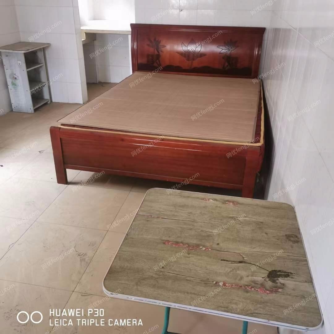 出售旧木床30套，带未撕膜席梦思