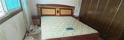贵州遵义转让1米8带床垫带床头柜