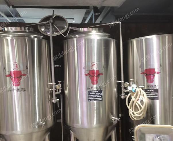 齐齐哈尔出售2019年山东济南酿酒设备，发酵罐4个（500升），糖化罐1个，冰水罐1个（可以带动12个发酵罐降温），过滤旋沉罐1个，电蒸汽锅炉1个，制冷机1个（功率可带动12个罐），粉碎机1个，板