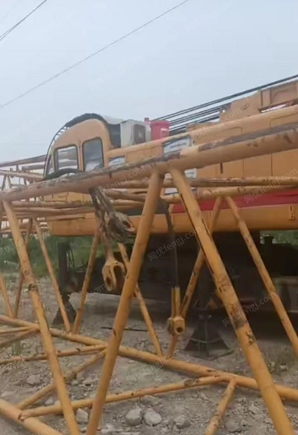 江苏扬州转让2007年徐工100吨履带吊
