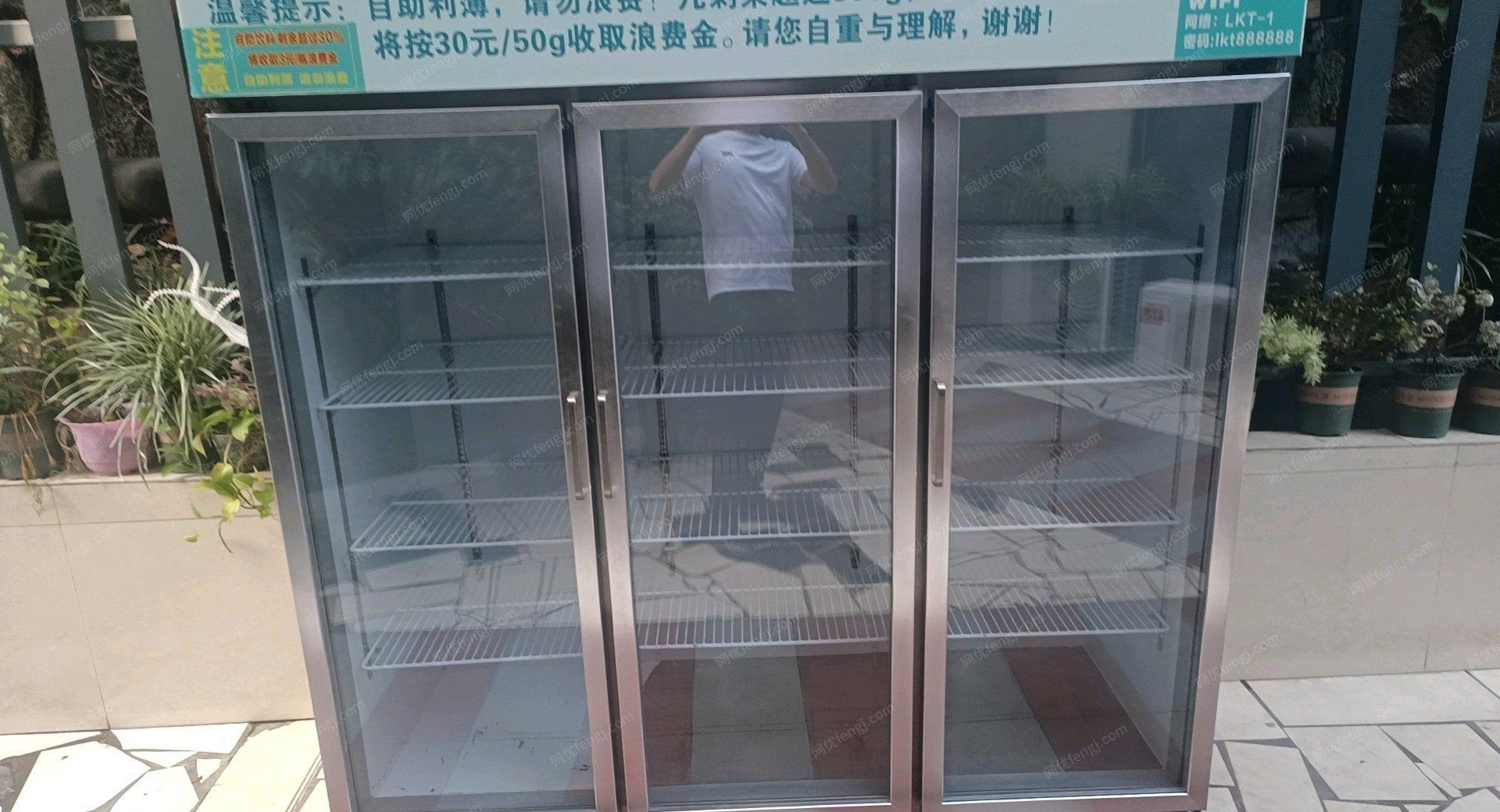 重庆南岸区展示柜一台，冰箱一台，空调2台，消毒柜1台出售
