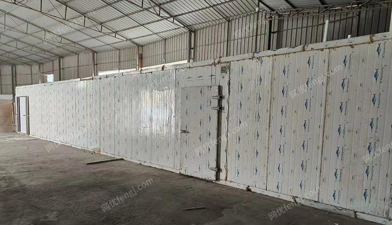 冷库转让，长21米宽5米高2.8米，铝合金材质，风冷，可以分开单独使用（两套制冷设备）