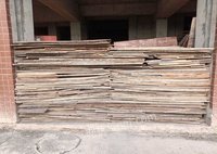 四川泸州我有旧木方50立方米，旧木板1000张，需立即出售，有需求者