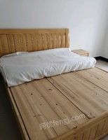 河南郑州实木大床出售，带床头柜和床垫