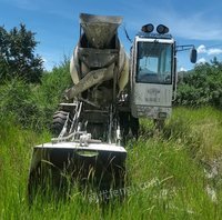 西藏拉萨工地完工自拌混凝土搅拌车闲置出售，