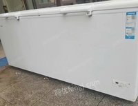 出售九成新海尔大冰柜长2.1米宽78.带速冻功能，冷藏操作台等