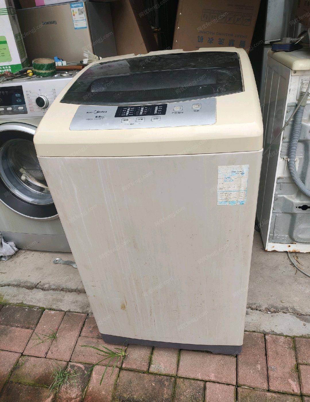 山东德州5.5公斤全自动洗衣机出售。用不到了有需要的电话联系