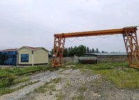 河南郑州龙门吊，在位出售中，跨度接近十二米，高度6/7米左右，五吨。手续