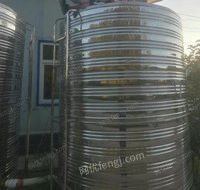 出售闲置5吨白钢罐3个，食品级，双层保温型，直径1.7米，高3.2米