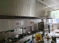 北京平谷区整套食堂设备出售！工作台 电磁灶 蒸饭车 消毒柜等、还在用