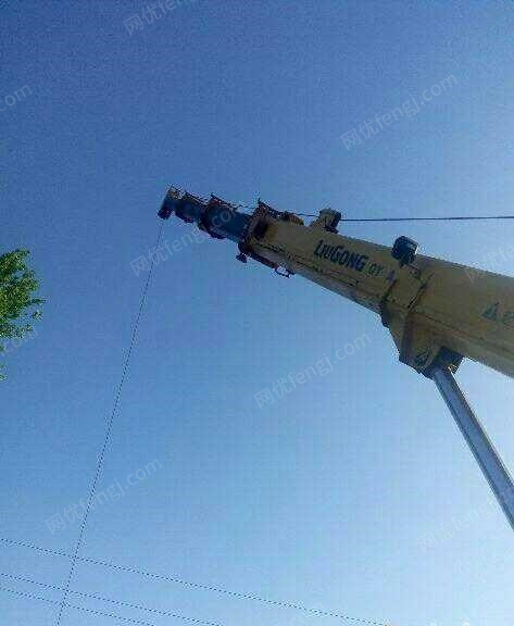 天津河西区出售柳工八吨吊车
