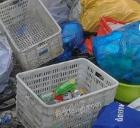 大量回收各种废纸，废塑料