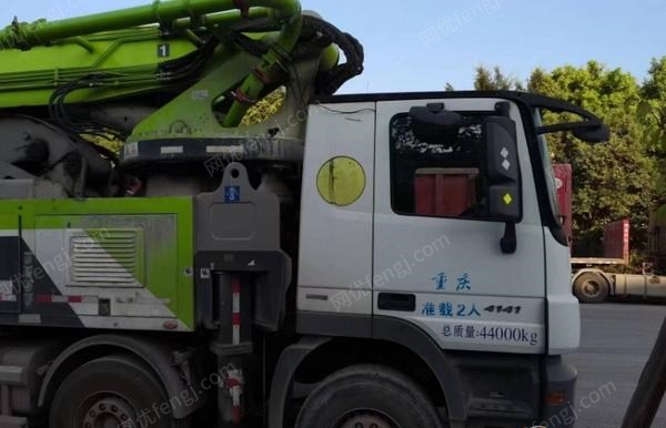 重庆江北区忍痛转让19年中联56米泵车