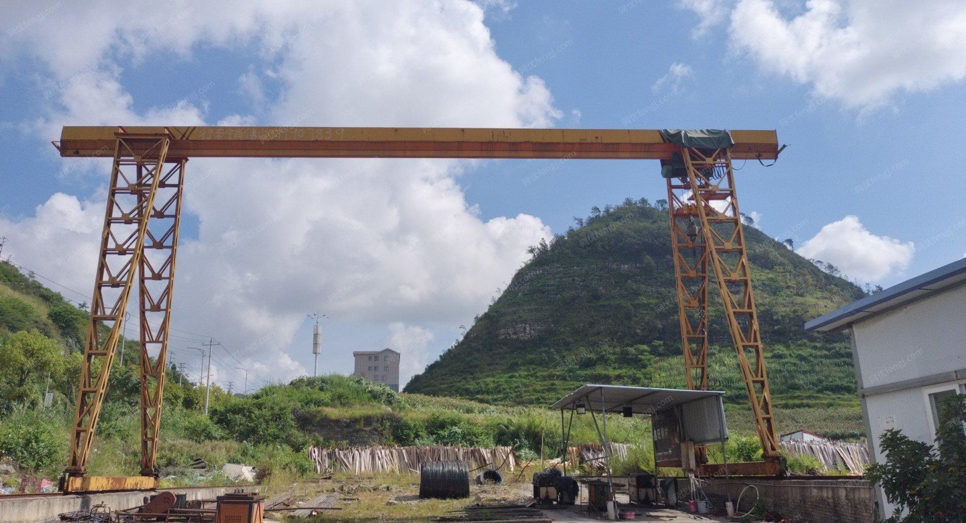 贵州黔西南布依族苗族自治州出售2.8吨龙门吊，宽度20米。