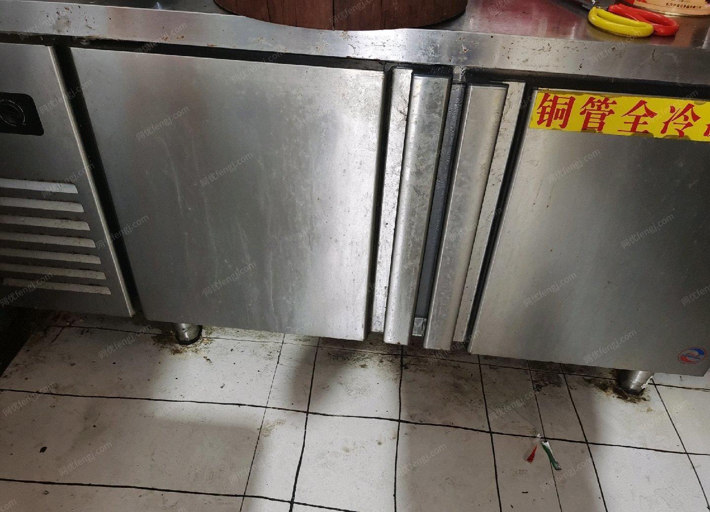 江苏南京饭店不干了，设备低价出售2个空调+厨房设备