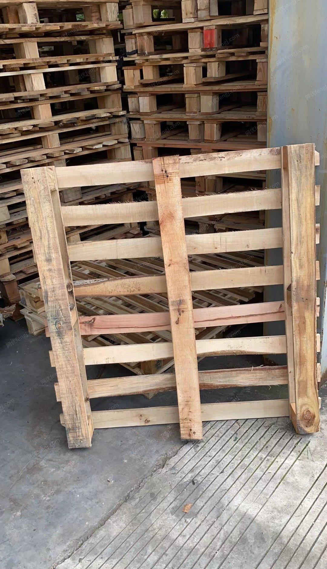 江苏泰州八成新二手木托盘大量出售