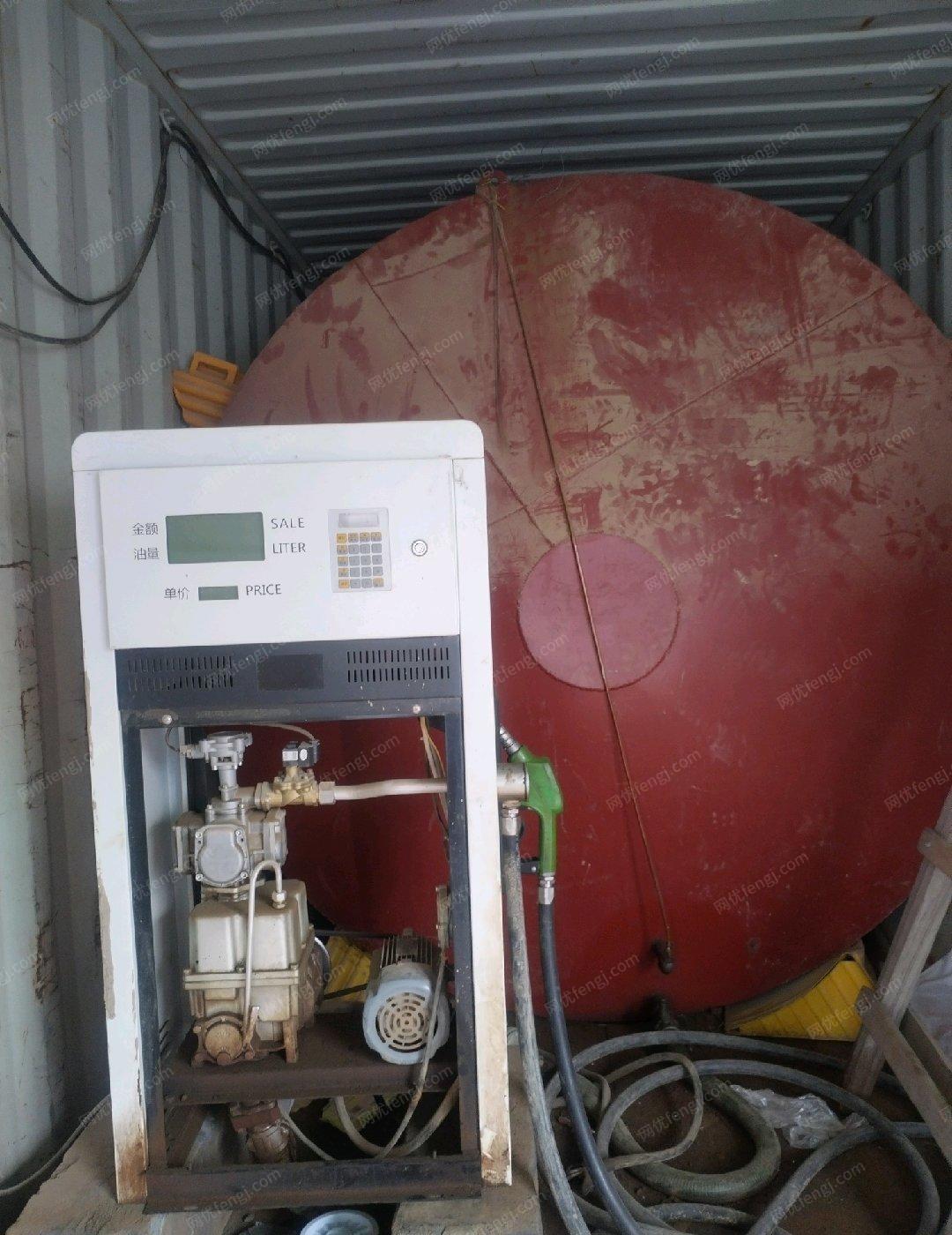 山东青岛12米海运箱内装26吨油罐出售，全新加油机需要的联系