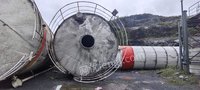 湖南凤凰出售三个三一200吨水泥罐，直径4.3米，下料口5米