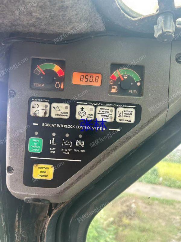 市场库存新款山猫S300滑移装载机