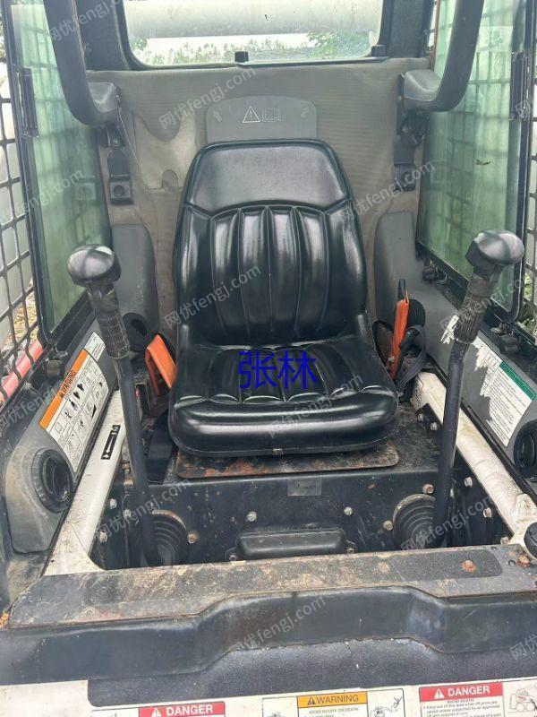 市场库存新款山猫S300滑移装载机