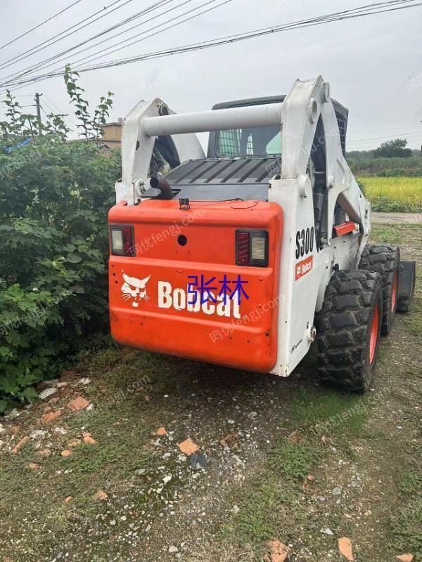 市场库存新款山猫S300滑移装载机