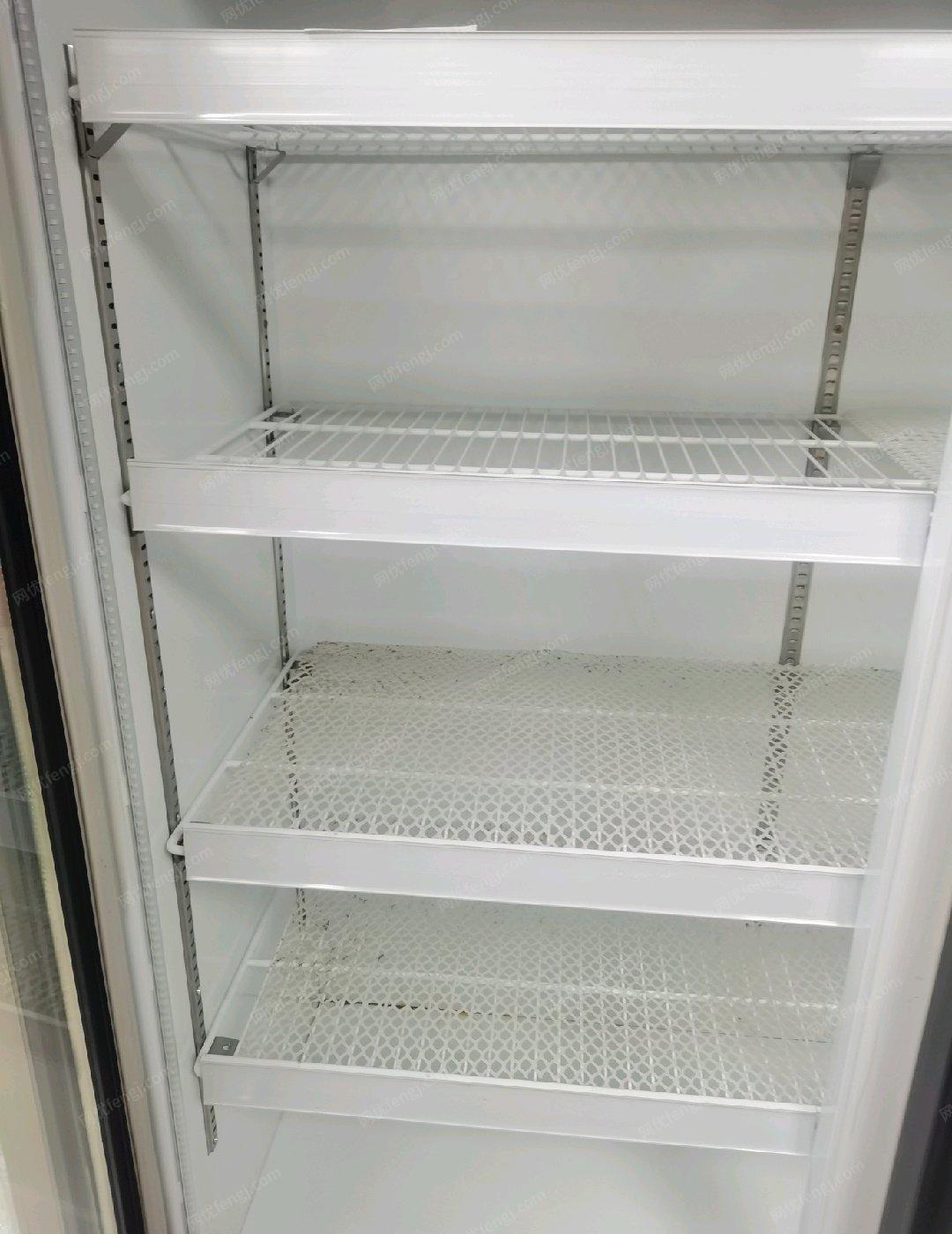 广东东莞多出一台冰箱，想出售。