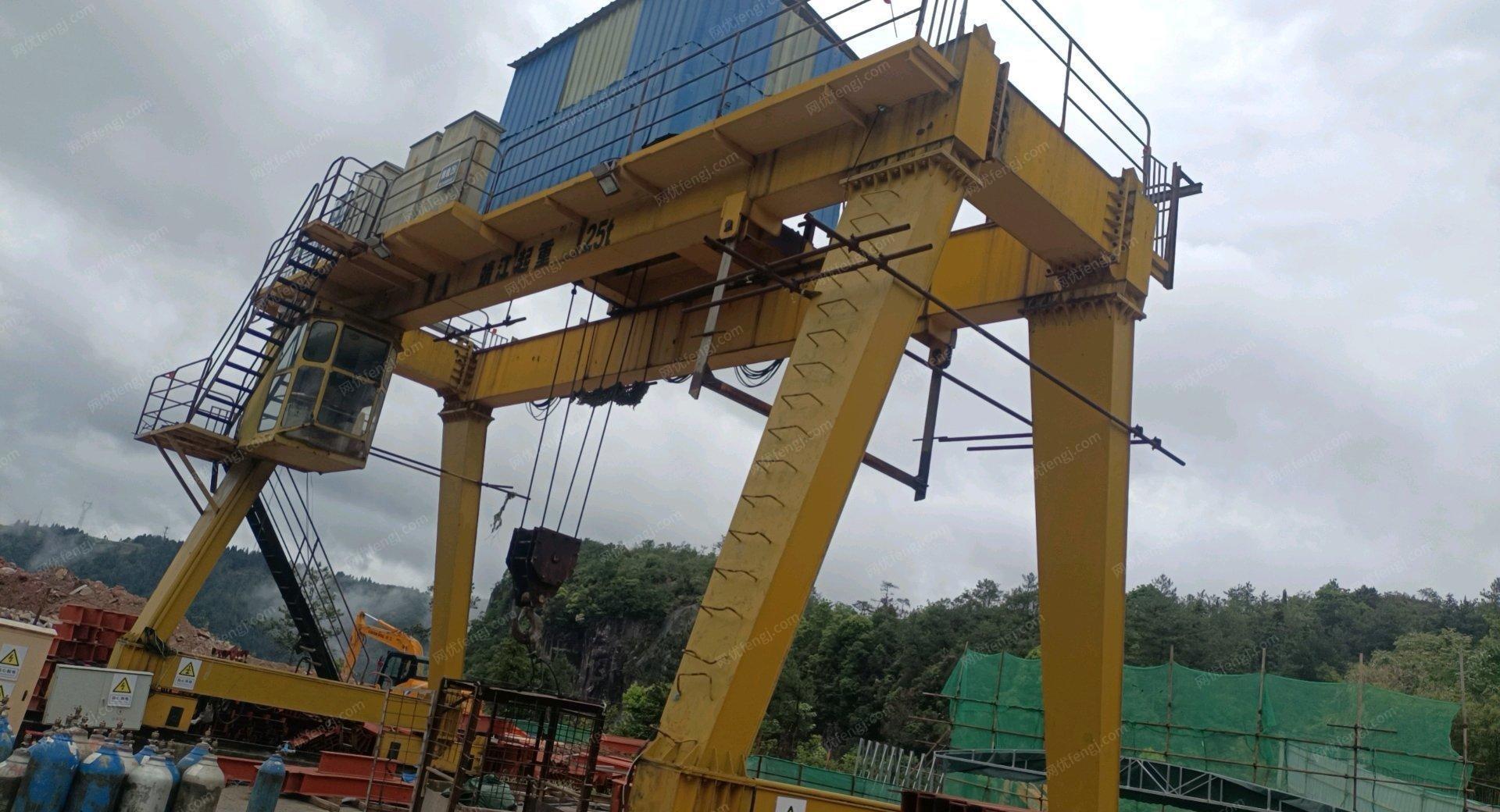 浙江温州25吨龙门吊，出售，跨度13米，轨道20米，高度10米，价格实惠便