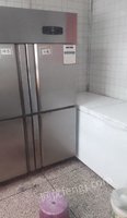 重庆九龙坡区8成新立式四开冰箱一个9成新冰柜一个买成6千多现低价卖了